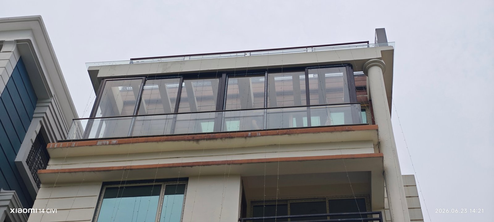 Domal sliding window